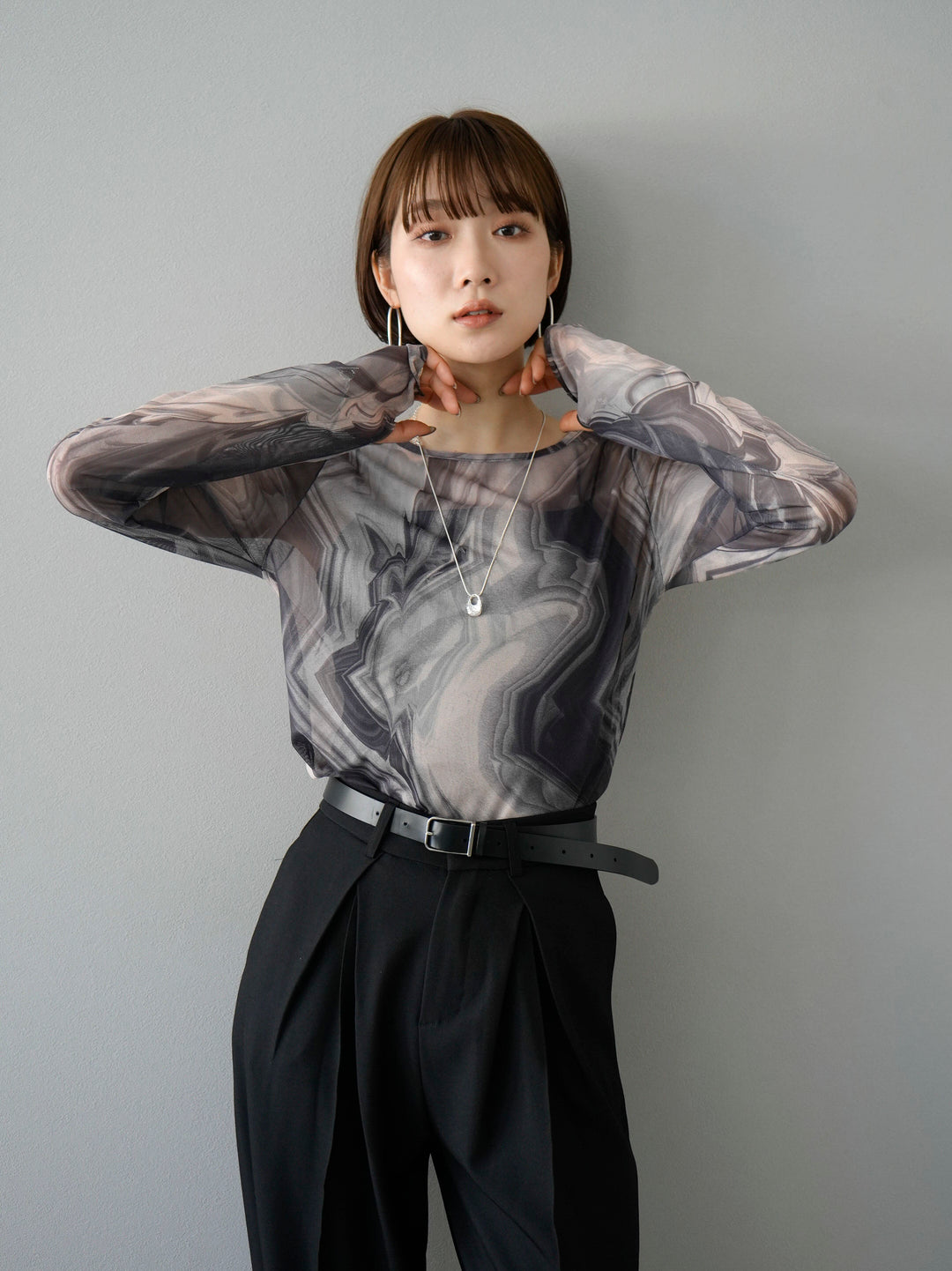 [Pre-order] Nuanced pattern thumbhole mesh top/black