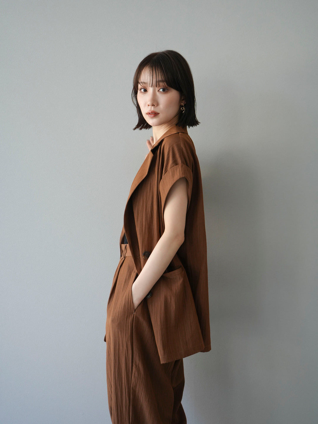 [套裝] 亞麻風格無袖雙背心 + 雙肩帶剪裁羅紋胸罩吊帶背心（2 件套）