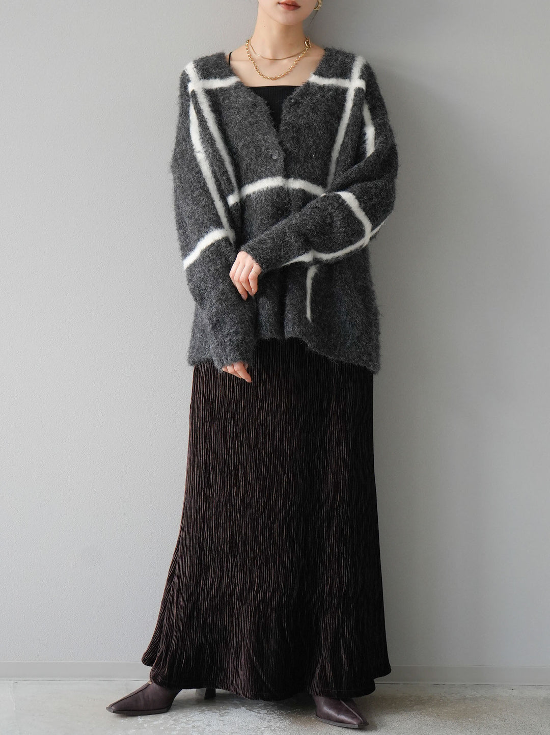 [預訂] 毛絨格紋開襟衫/炭灰