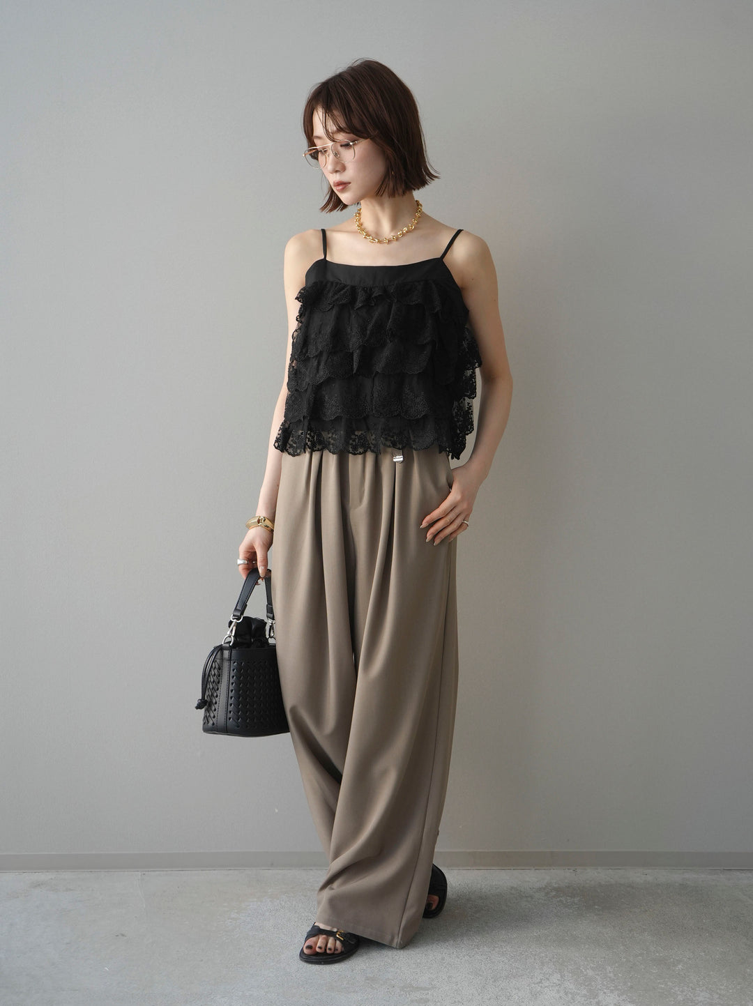 [SET]スカラップレースフリルキャミソール+ベルト付キーホルダーモチーフワイドパンツ(2set)
