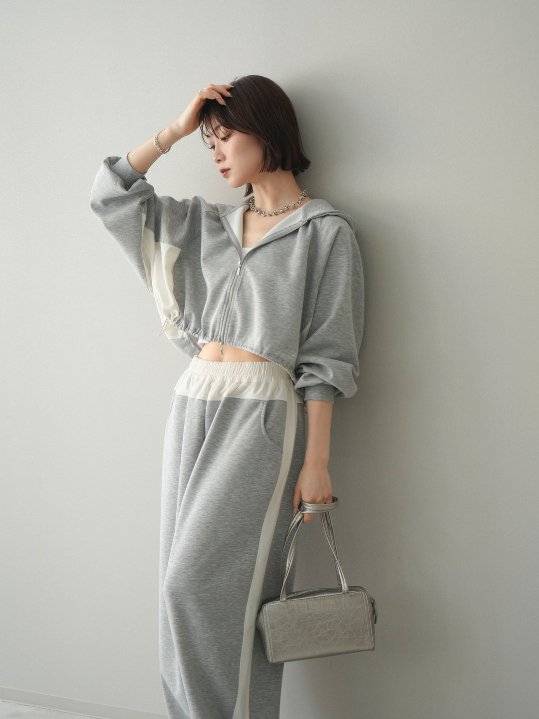 [予約]バイカラー異素材ライトポンチクロップドZIPフーディー/gray