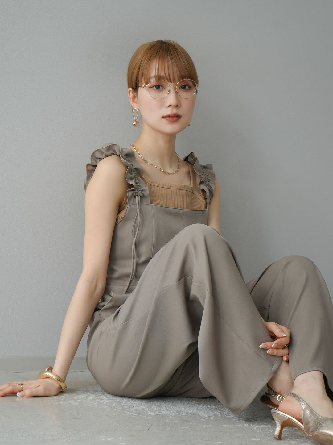 [預訂] 繫帶荷葉邊連身衣/灰褐色