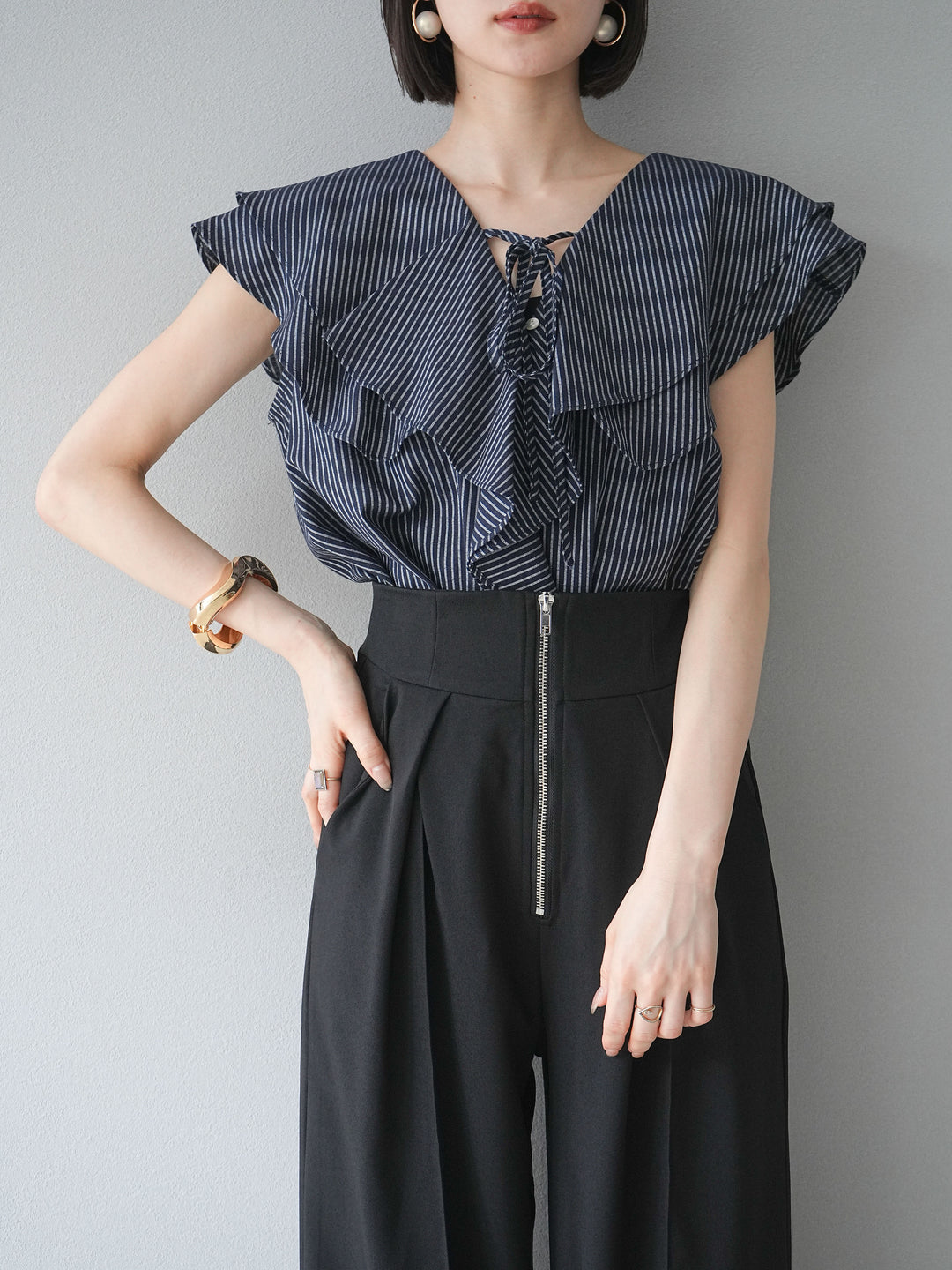 [予約]リネンライクストライプラッフルブラウス/ネイビー