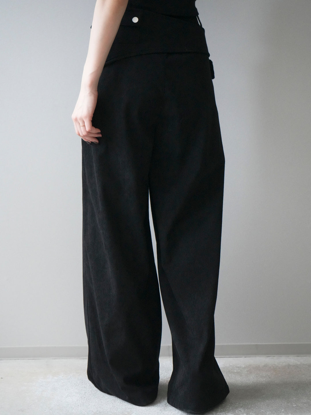 [予約]コーデュロイ巻きベルト付きパンツ/black