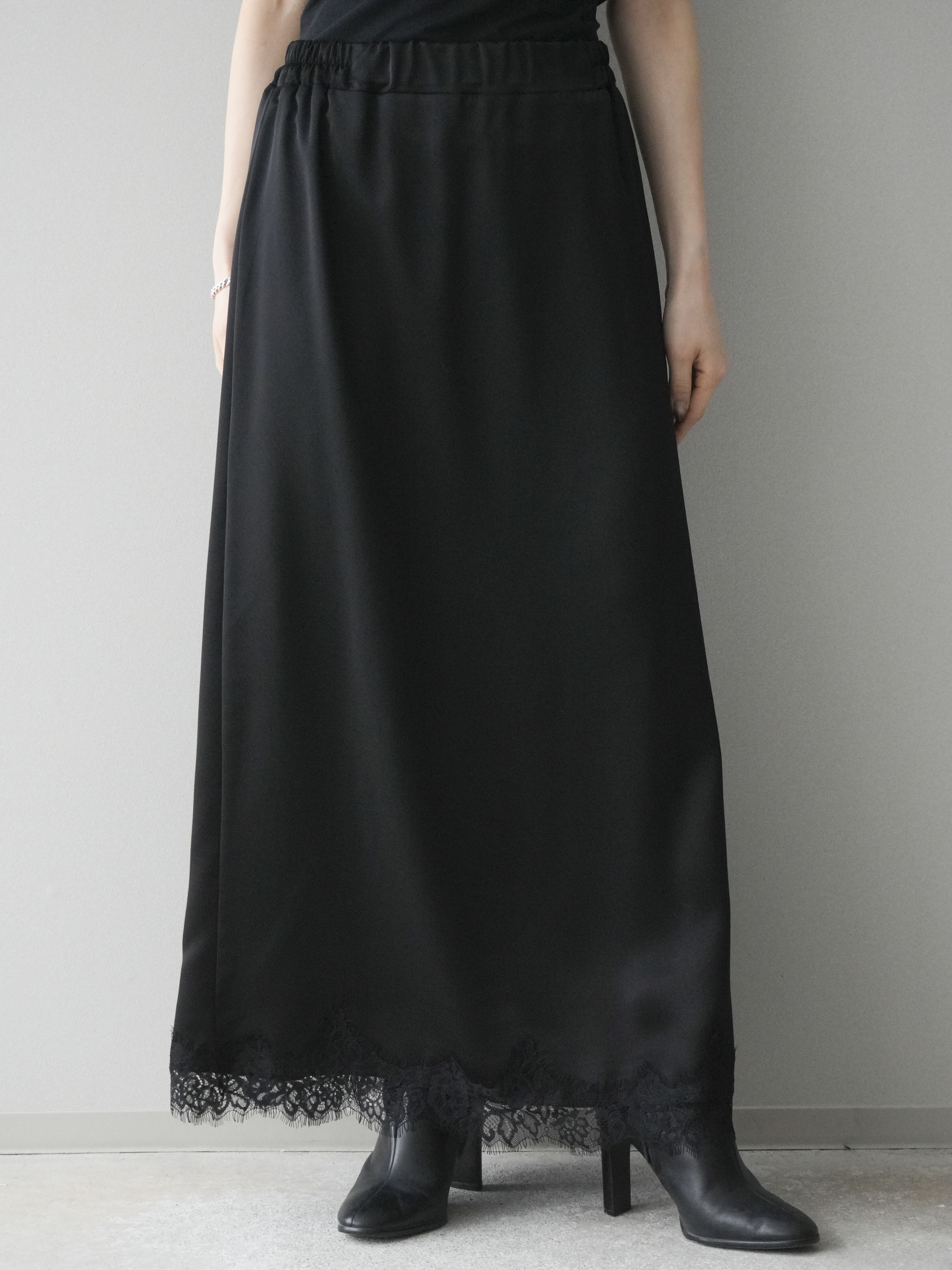 予約]裾レースサテンナロースカート/black – Lumier