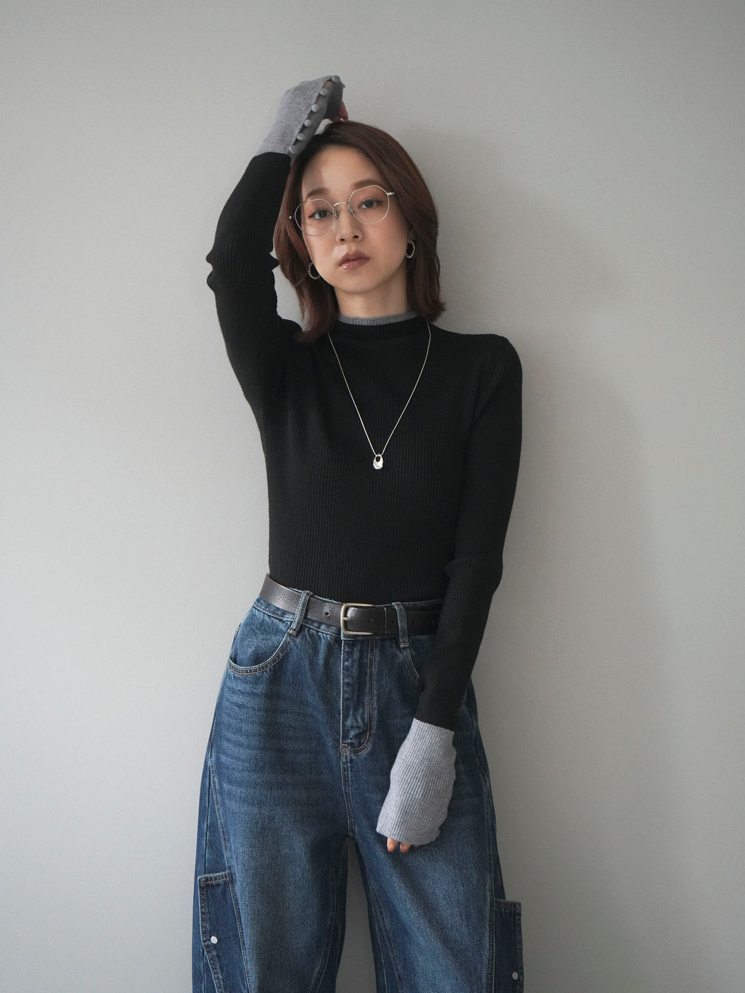 [予約]袖ボタンハイネック配色リブニットトップス/black