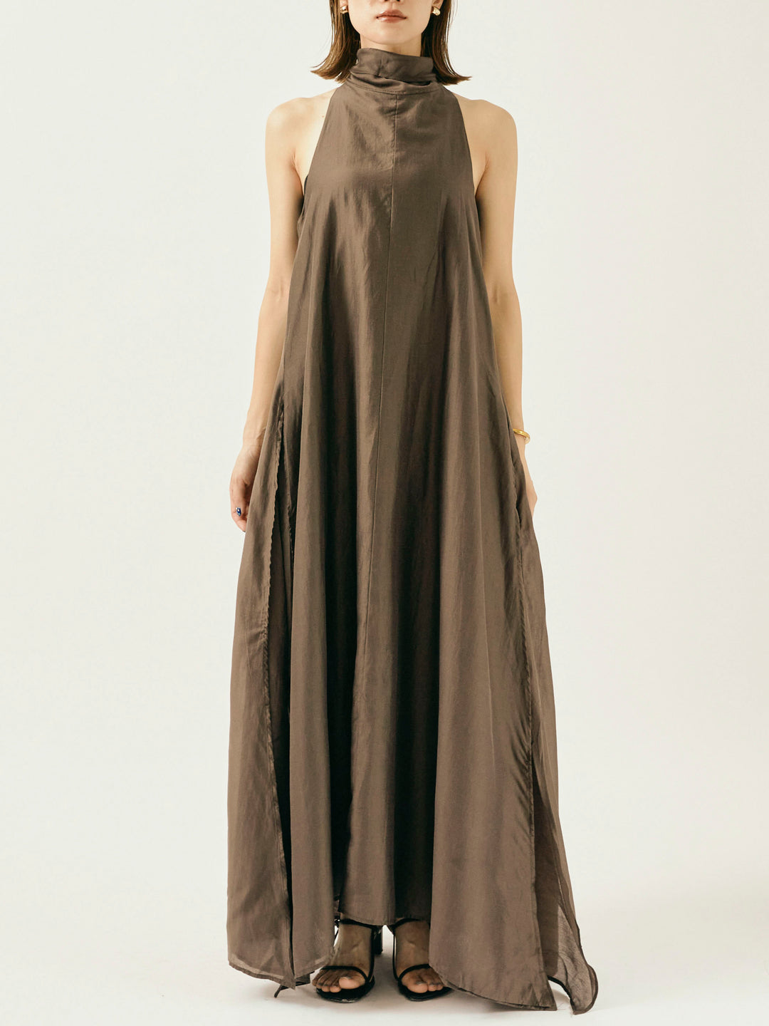 [予約]シャイニーホルターネックレイヤードワンピース/ブラウン