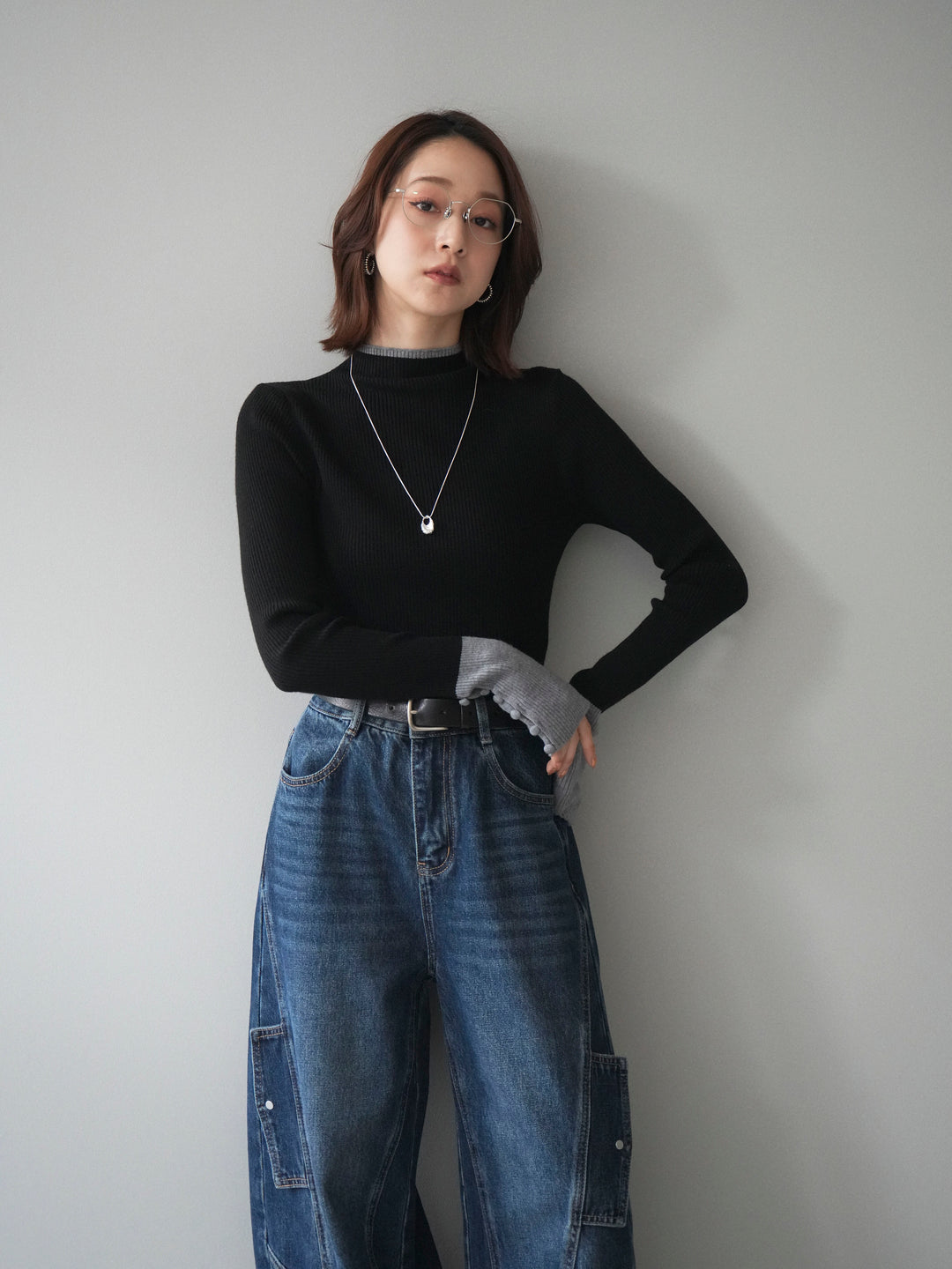 [予約]袖ボタンハイネック配色リブニットトップス/black