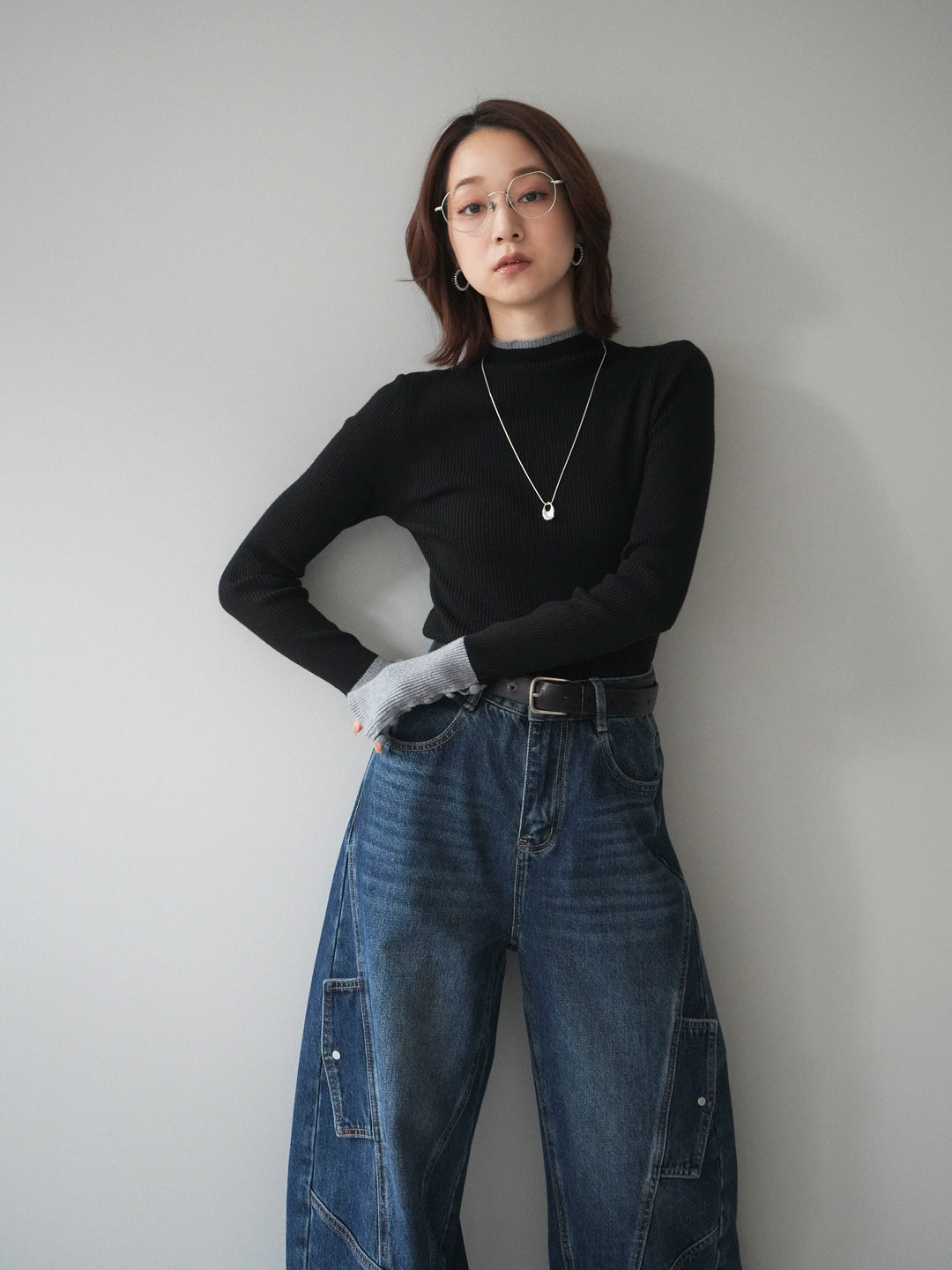 [予約]袖ボタンハイネック配色リブニットトップス/black