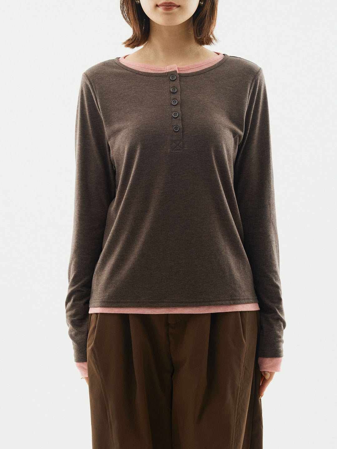 [予約]配色レイヤードヘンリーネックトップス/ブラウン