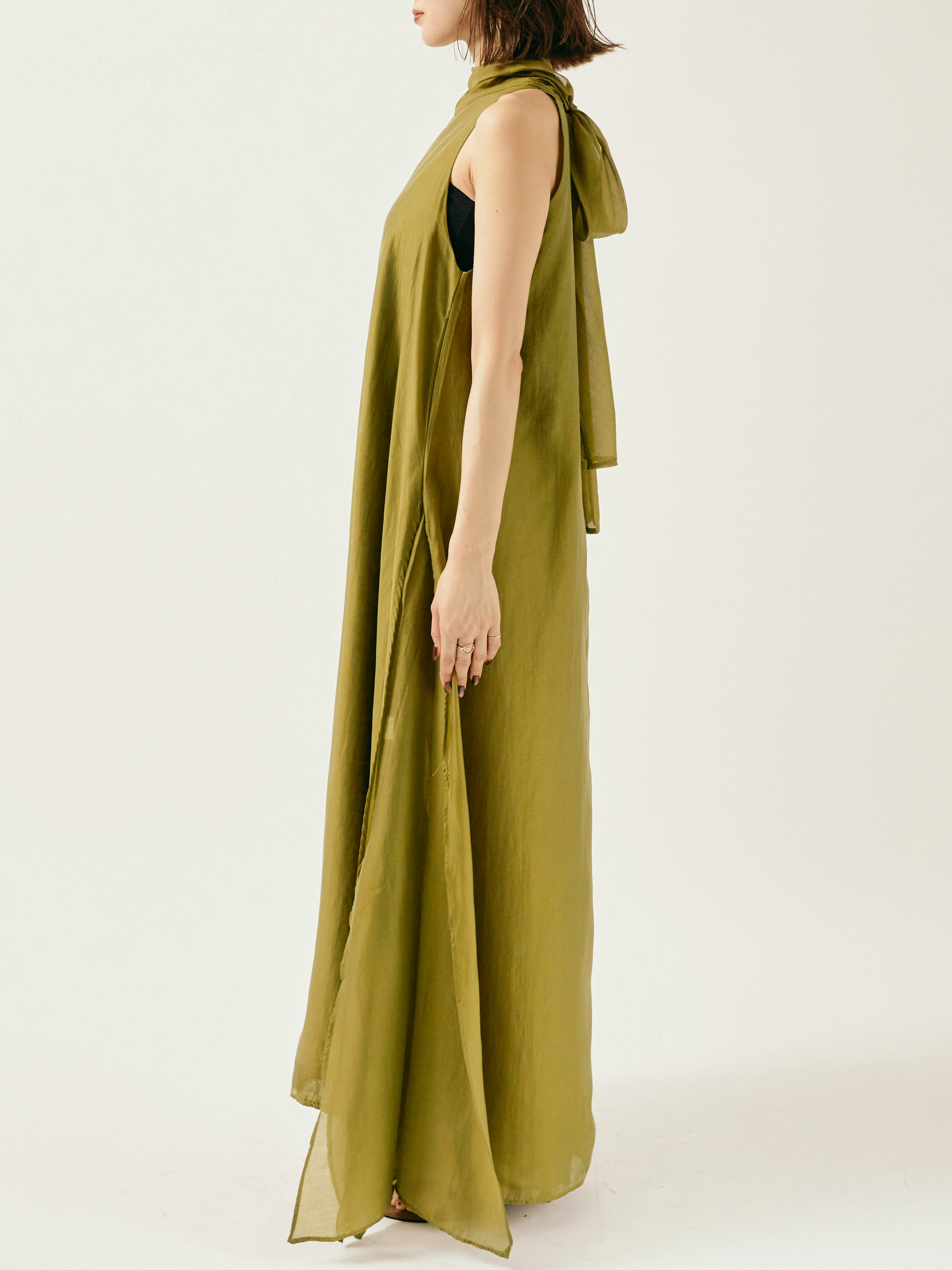 予約]シャイニーホルターネックレイヤードワンピース/グリーン – Lumier