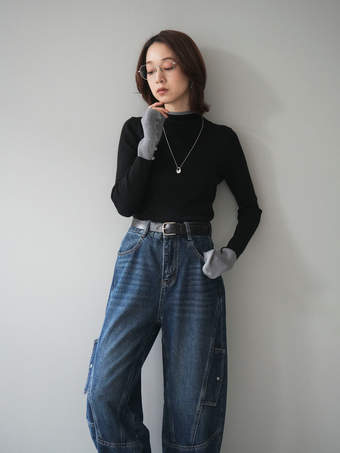 [予約]袖ボタンハイネック配色リブニットトップス/black