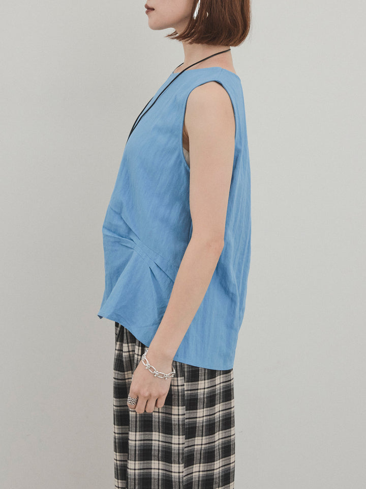 [予約]レザーネックレス付ツイストノースリブラウス/ブルー