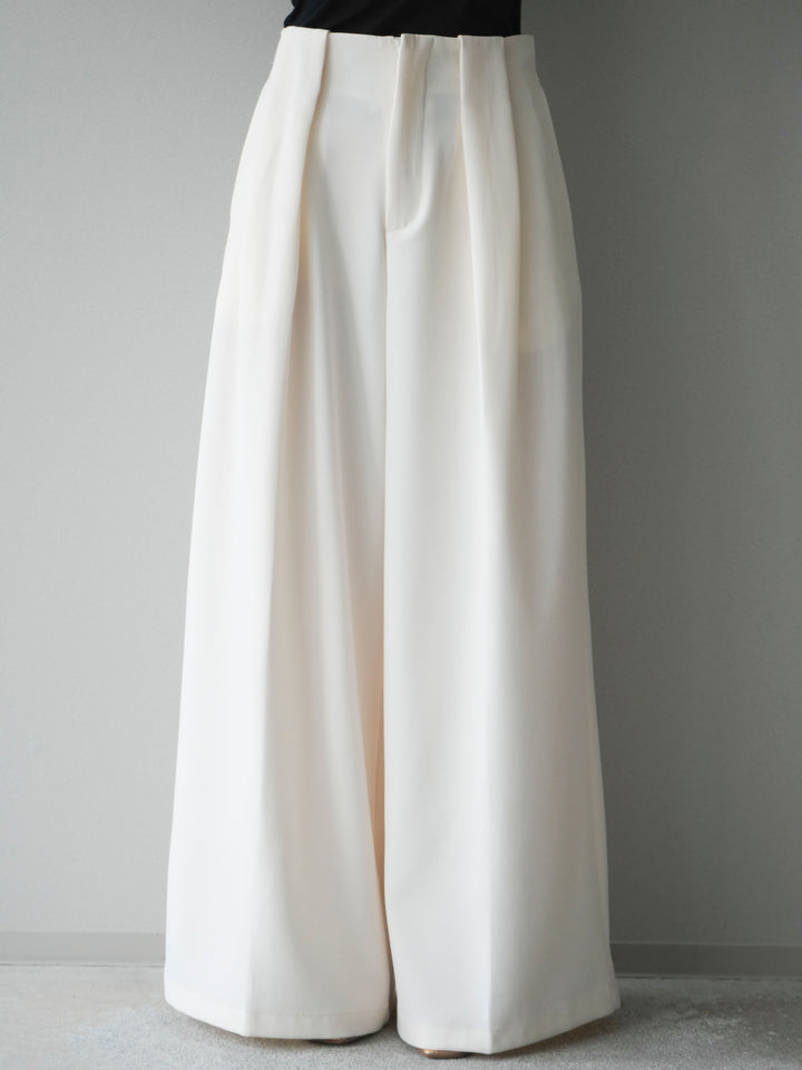 [予約]ドレープタックベルトループパンツ/white