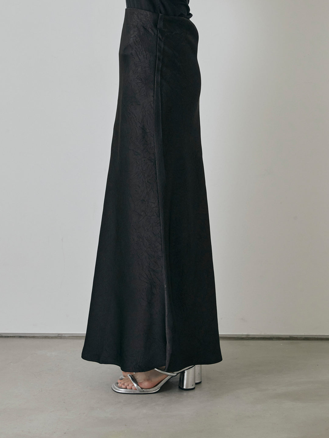 【預購】緞面水洗窄裙/黑色