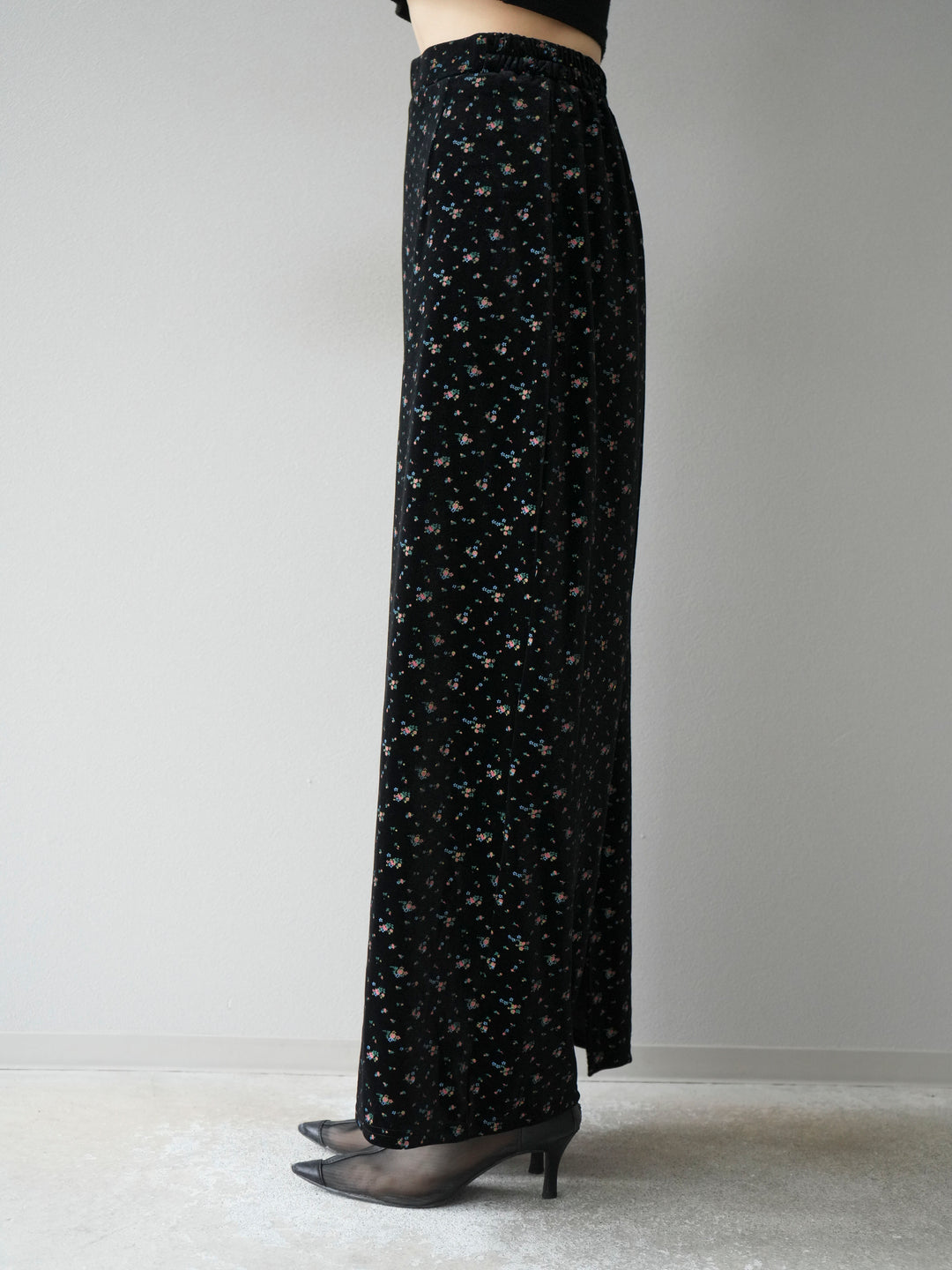 [予約]ベロアフラワープリントIラインスカート/ブラックxイエロー