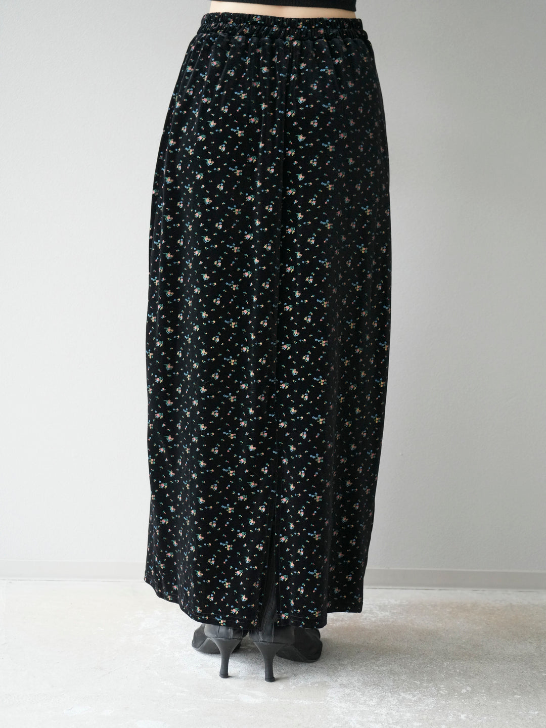 [予約]ベロアフラワープリントIラインスカート/ブラックxイエロー