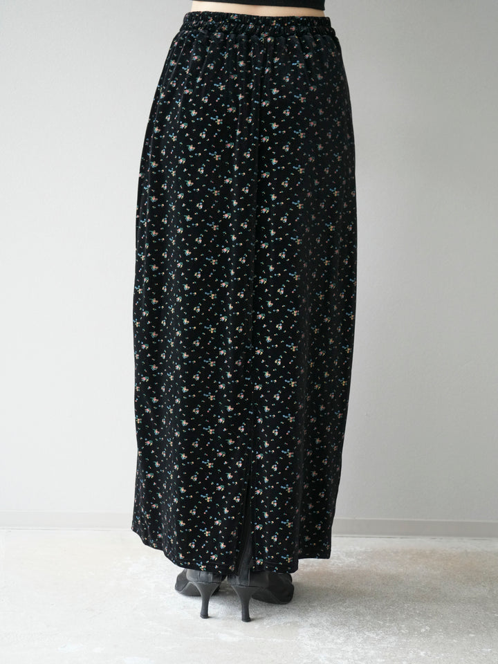 [予約]ベロアフラワープリントIラインスカート/ブラックxイエロー