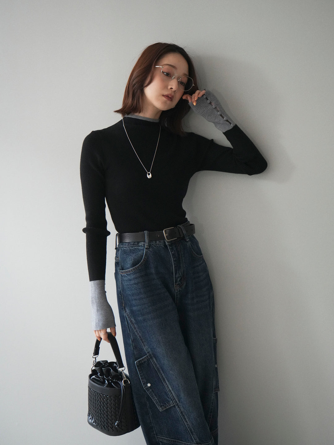 [予約]袖ボタンハイネック配色リブニットトップス/black