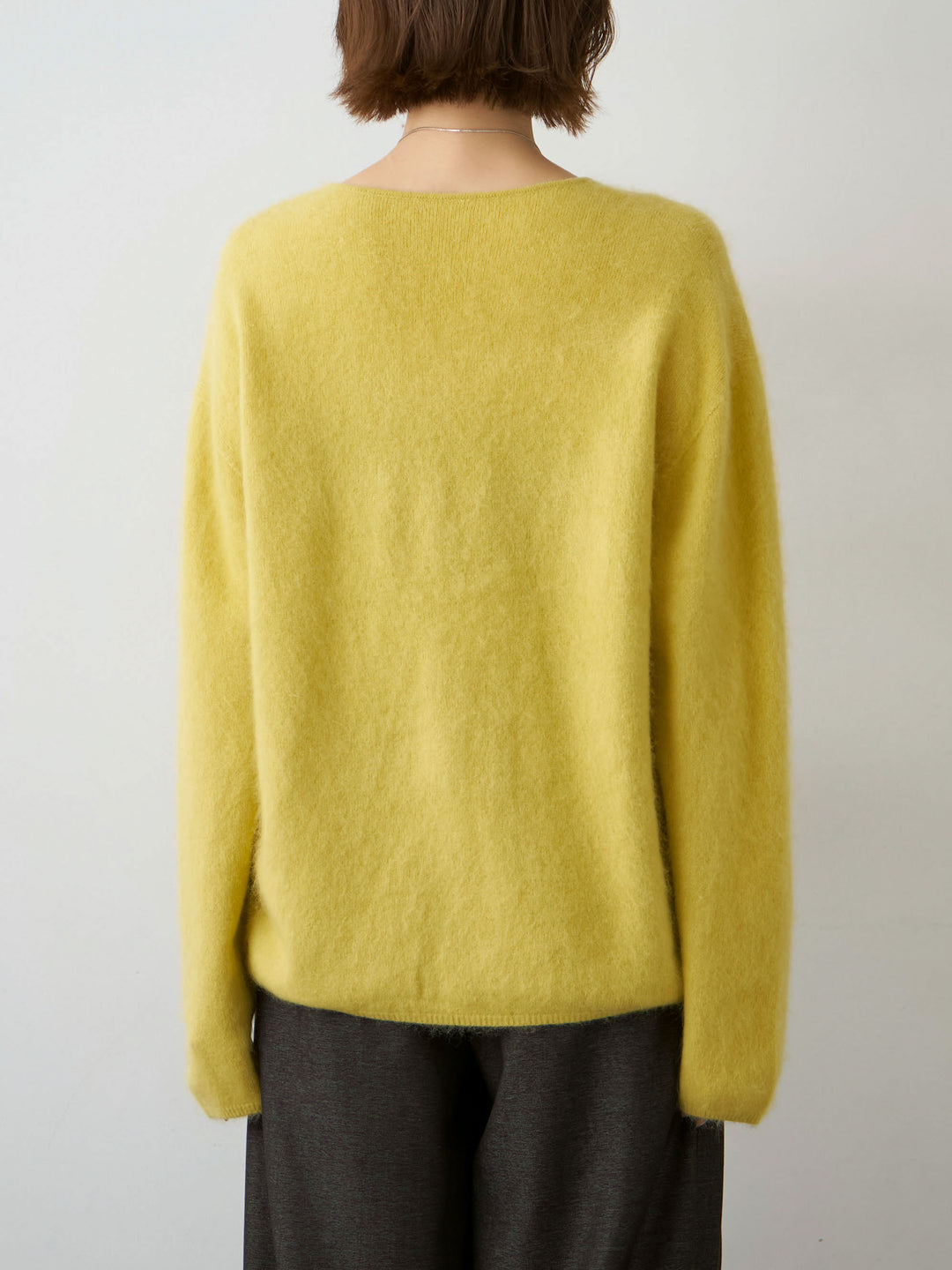 [予約]カシミア混フェザータッチVネックニットトップス/green