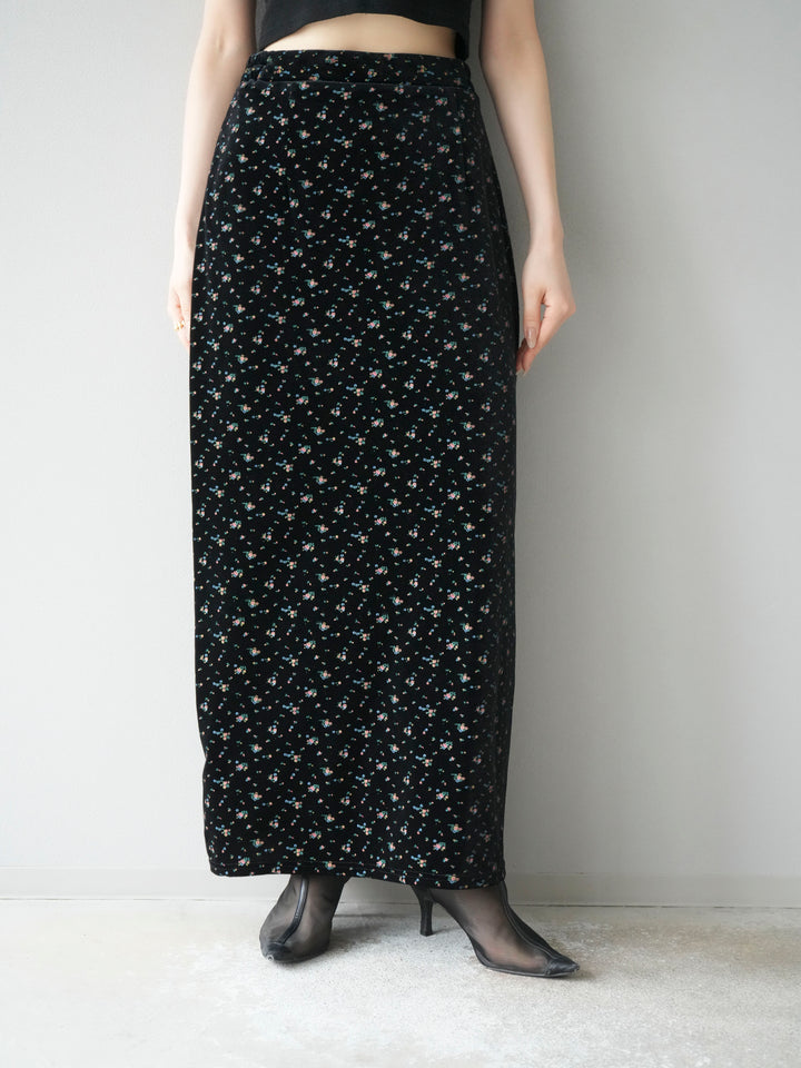 [予約]ベロアフラワープリントIラインスカート/ブラックxイエロー