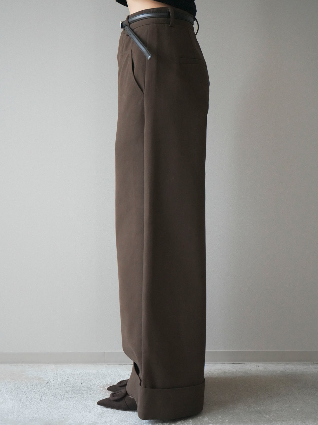 [予約]ベルト付き折り返しコットンツイルワイドパンツ/brown
