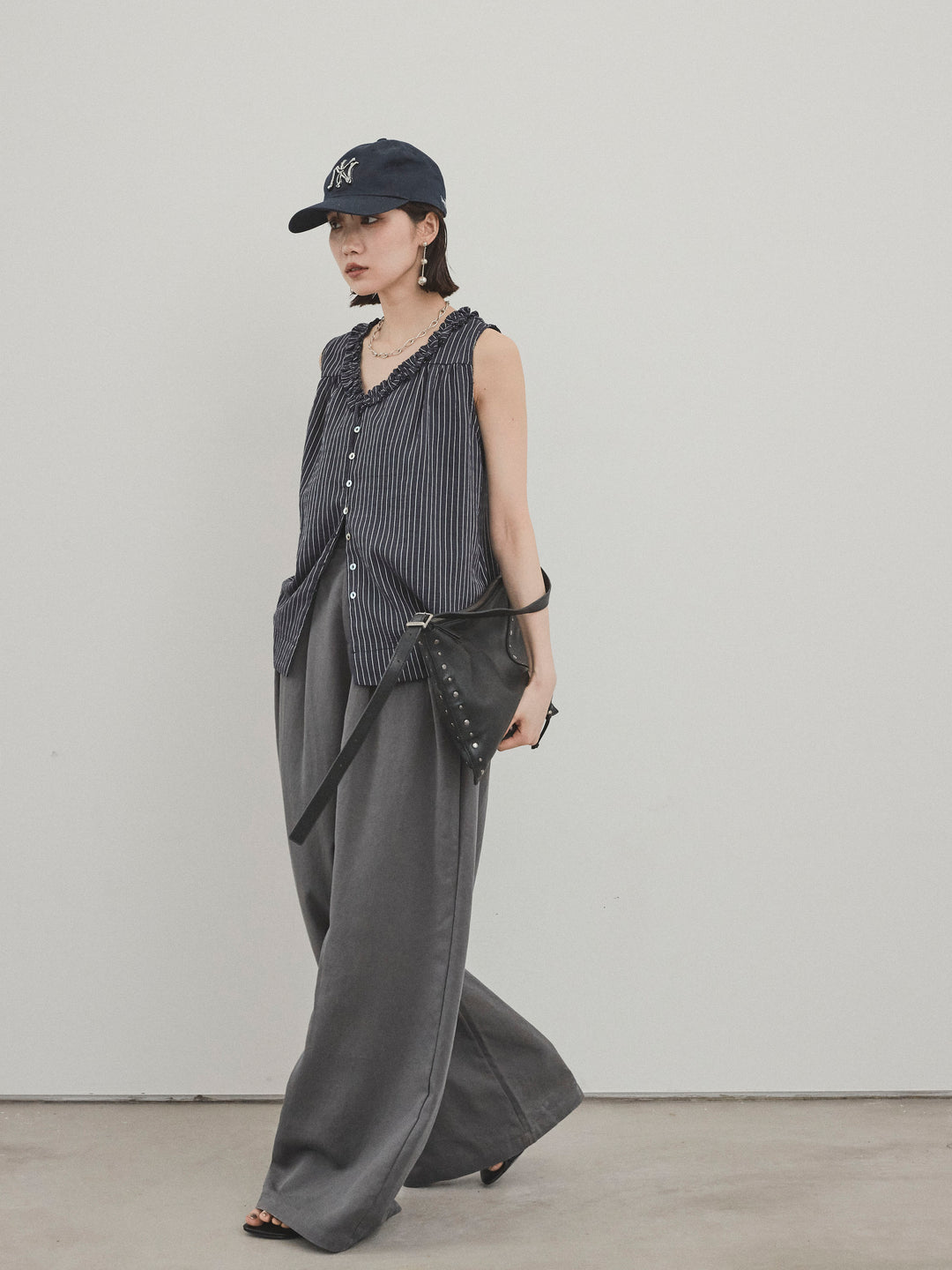 [SET] 條紋荷葉邊襯衫 + 亞麻觸感褶皺寬褲 (2 件套)