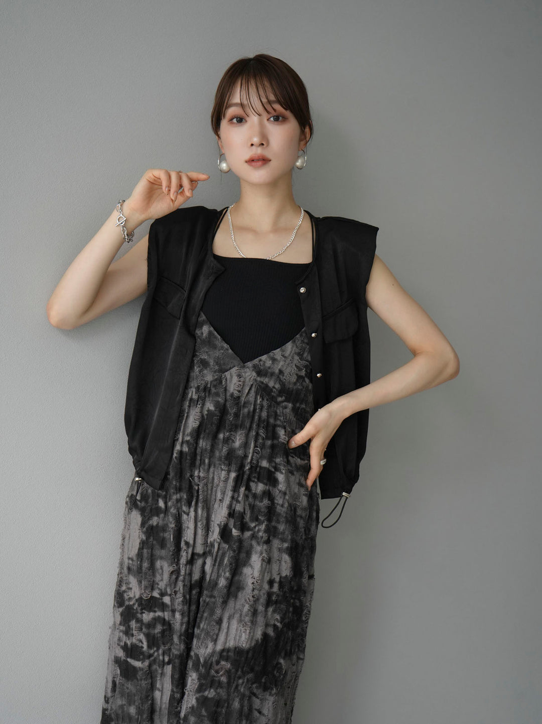 [Pre-order] Satin Drawstring Sleeveless Blouse/Black