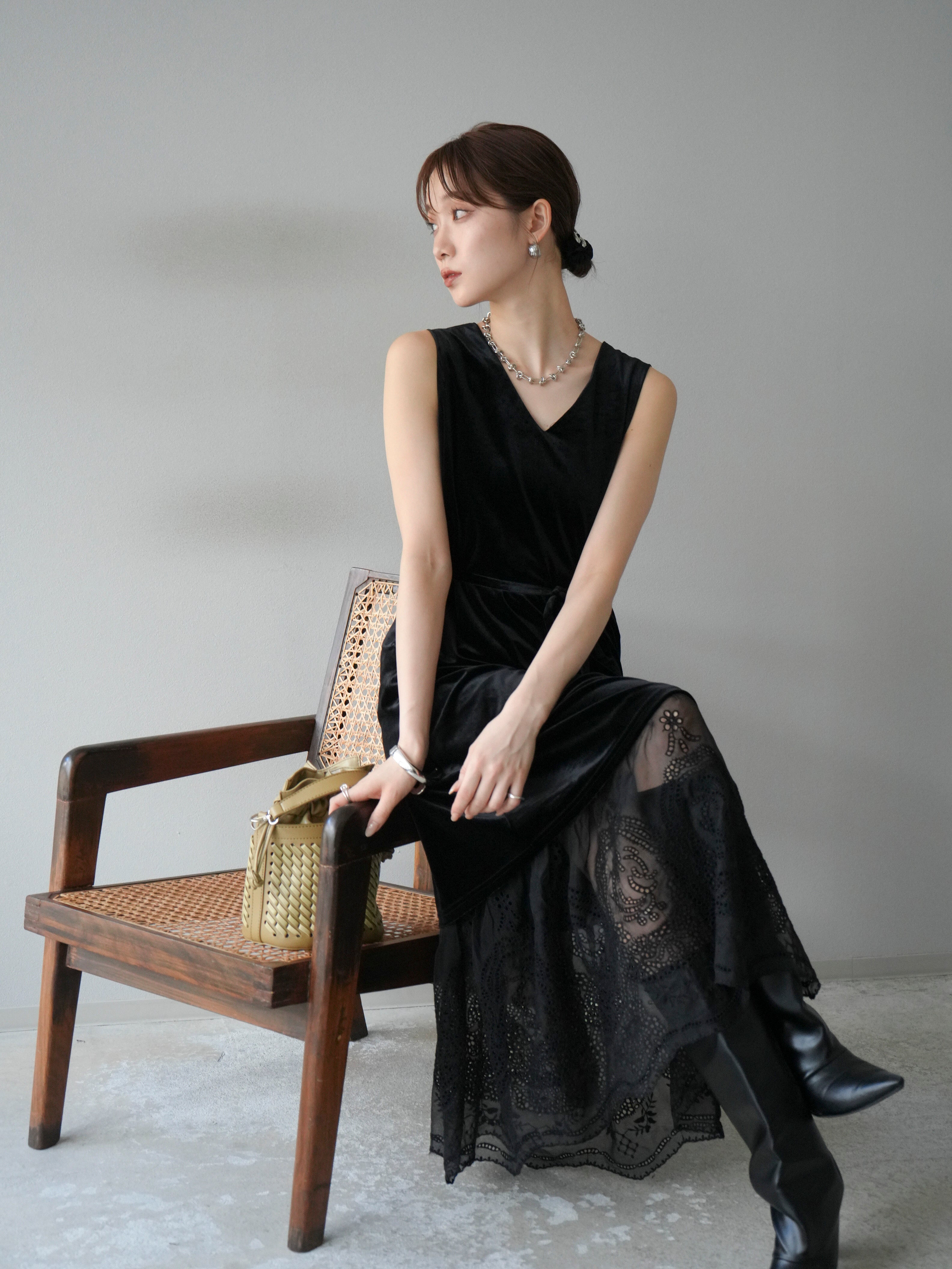 予約]裾コットンレースベロアワンピース/ブラック – Lumier