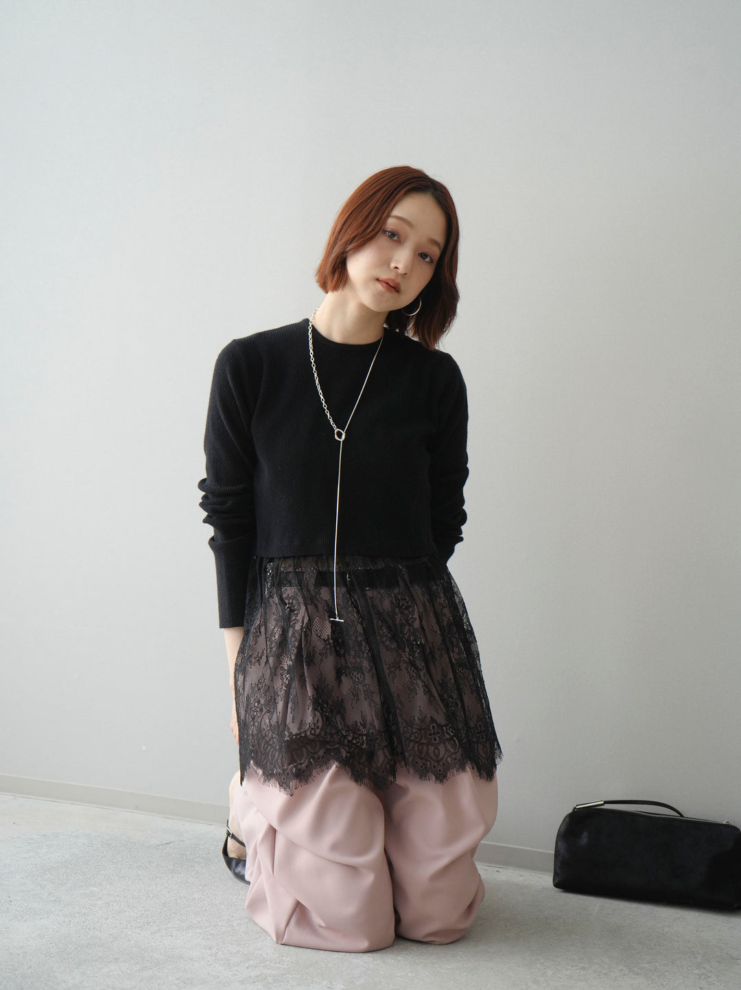 [SET]クルーネックレースドッキングリブニットトップス+ベルト付キーホルダーモチーフワイドパンツ(2set)
