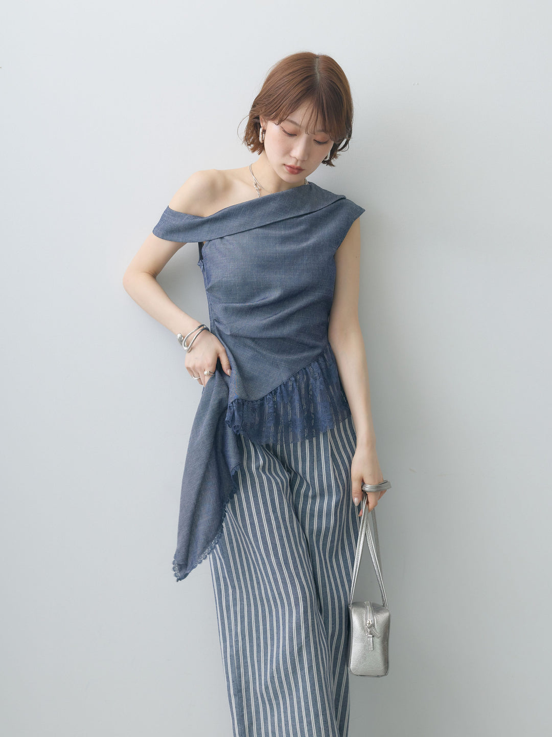 [予約]アシンメトリーラッフルレースヘムトップス/blue