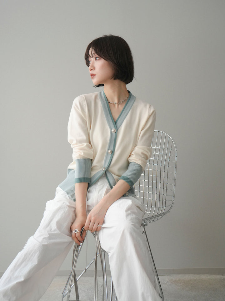 [予約]デザインボタン配色Vネックニットカーディガン/offwhite