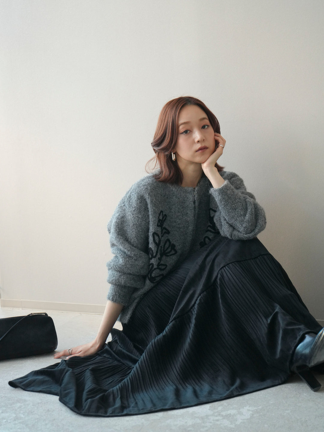 [SET]テープ刺繍ホック開きブークレニットカーディガン+ベロアティアードワッシャースカート(2set)