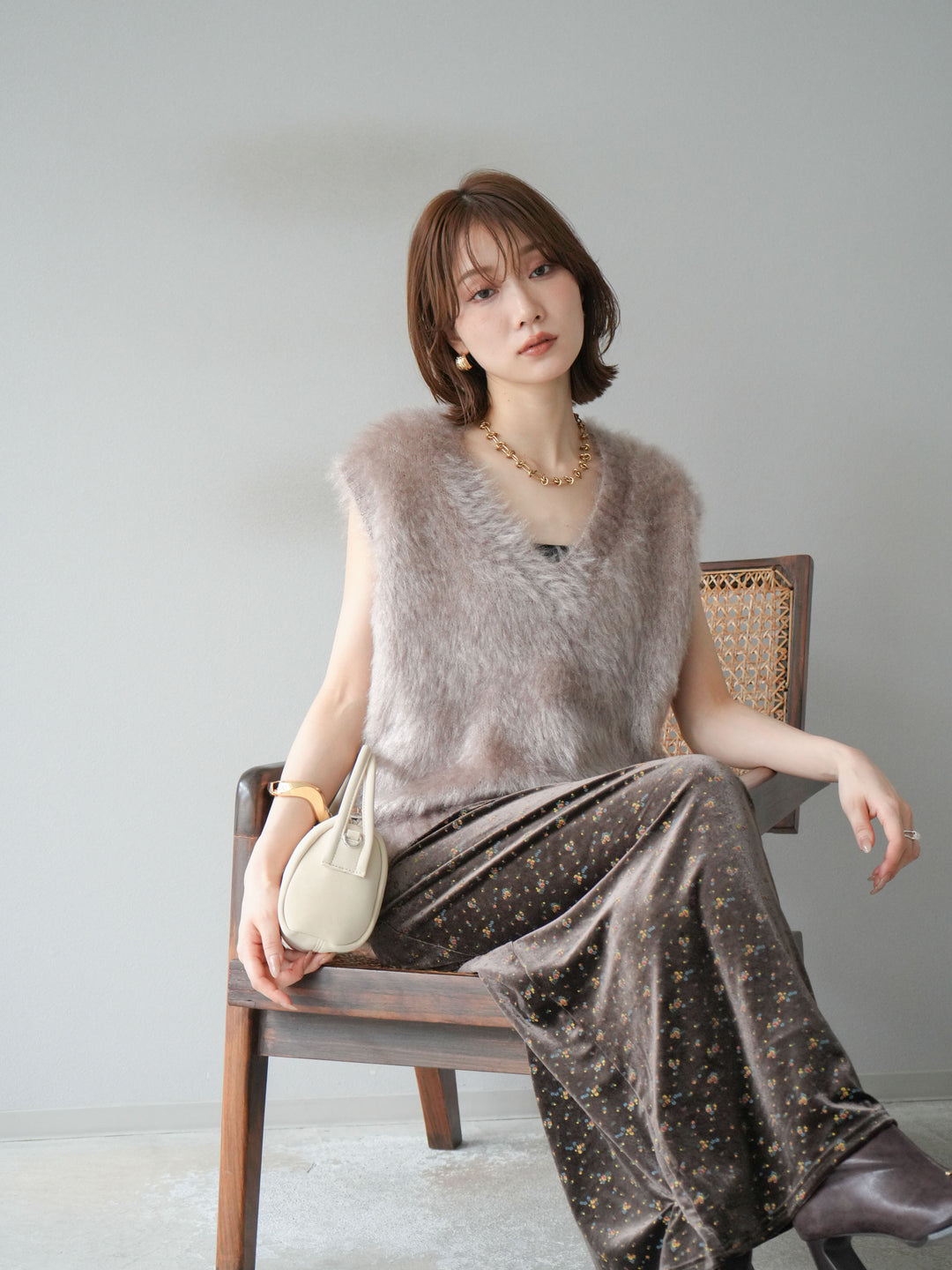 【預購】Lame Shaggy V領針織背心/灰米色