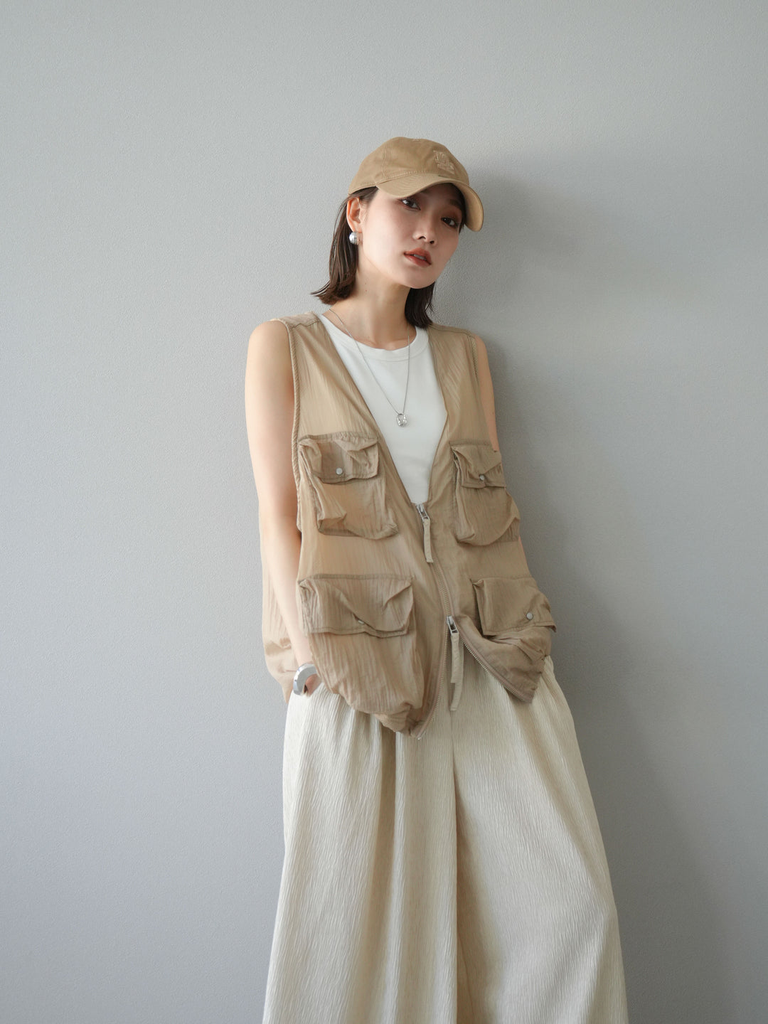 [預購] 尼龍大口袋透視背心/米色