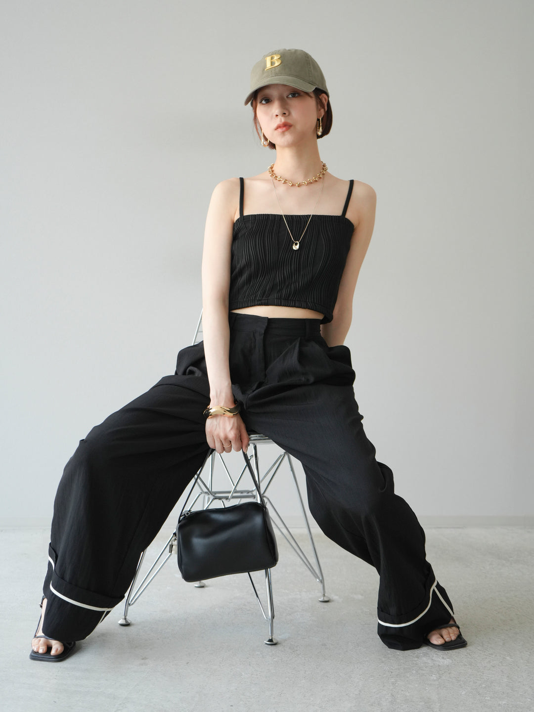 【預購】波浪滾邊杯裸色吊帶背心/黑色