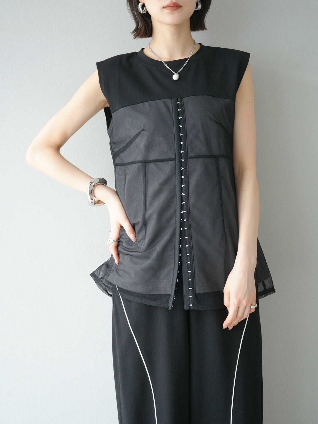 [預購] 薄紗對接鉤設計剪裁套頭衫/黑色