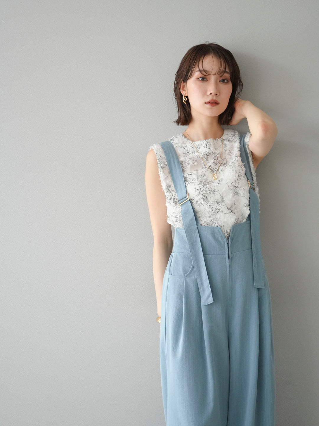 [SET]ストリングデザインハイウエストサロペット+ニュアンスフリンジジャガードノースリーブブラウス(2set)