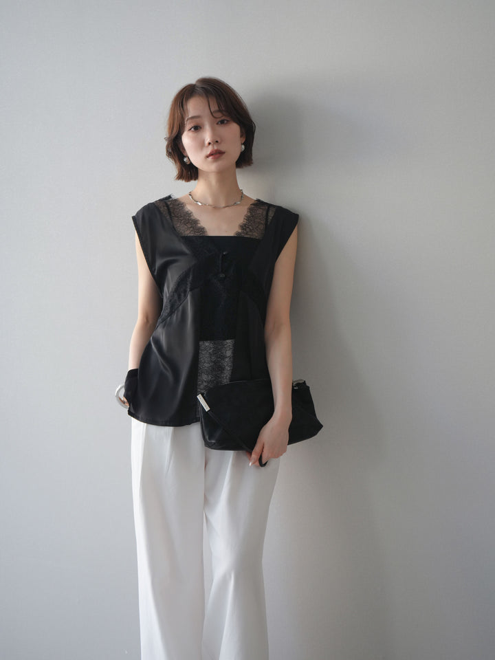 【預購】緞面交叉蕾絲上衣 / 黑色