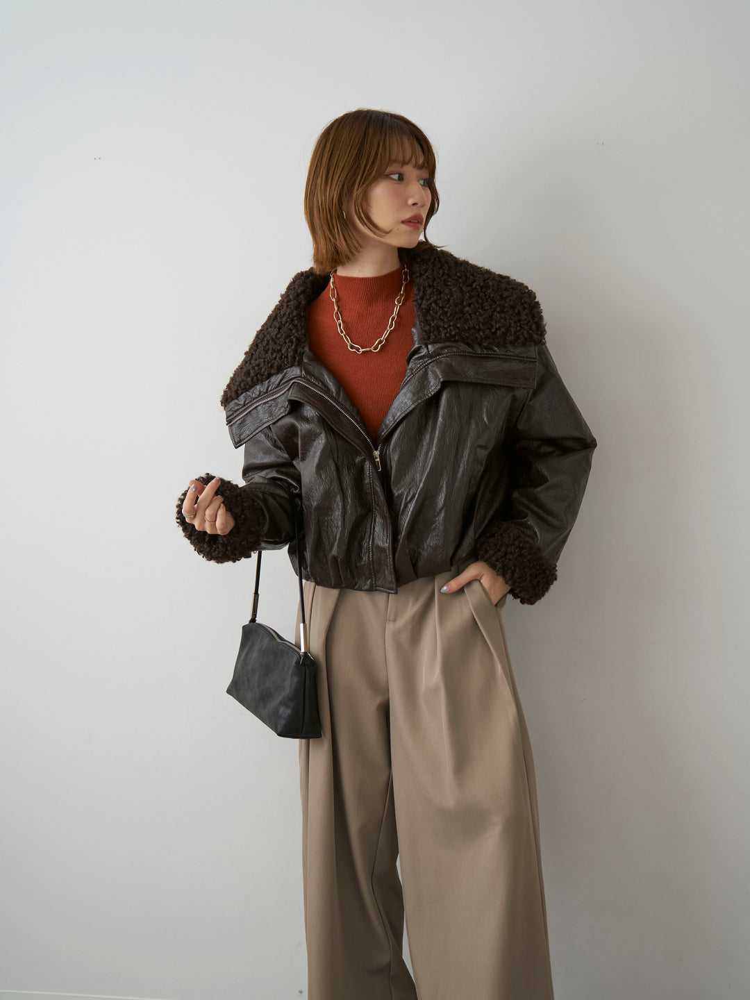 [SET]レザータッチショートファーライナーブルゾン+リブモックネックニットトップス+ツイルタックワイドパンツ(3set)