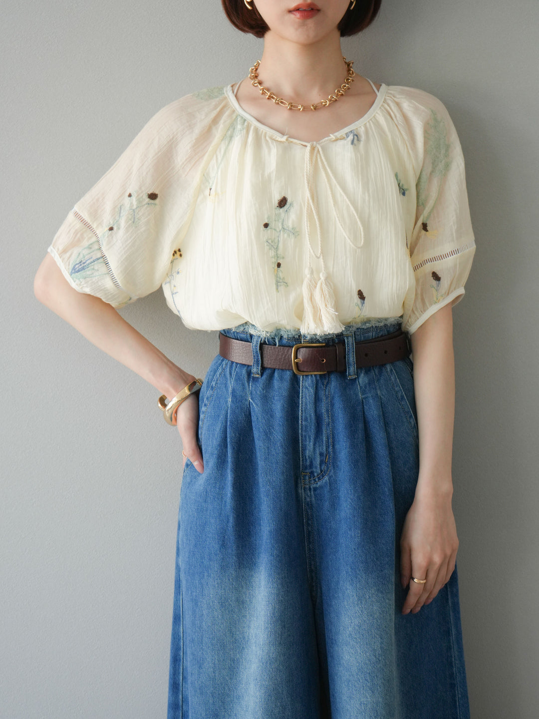 【預購】花朵刺繡半身襯衫/象牙白