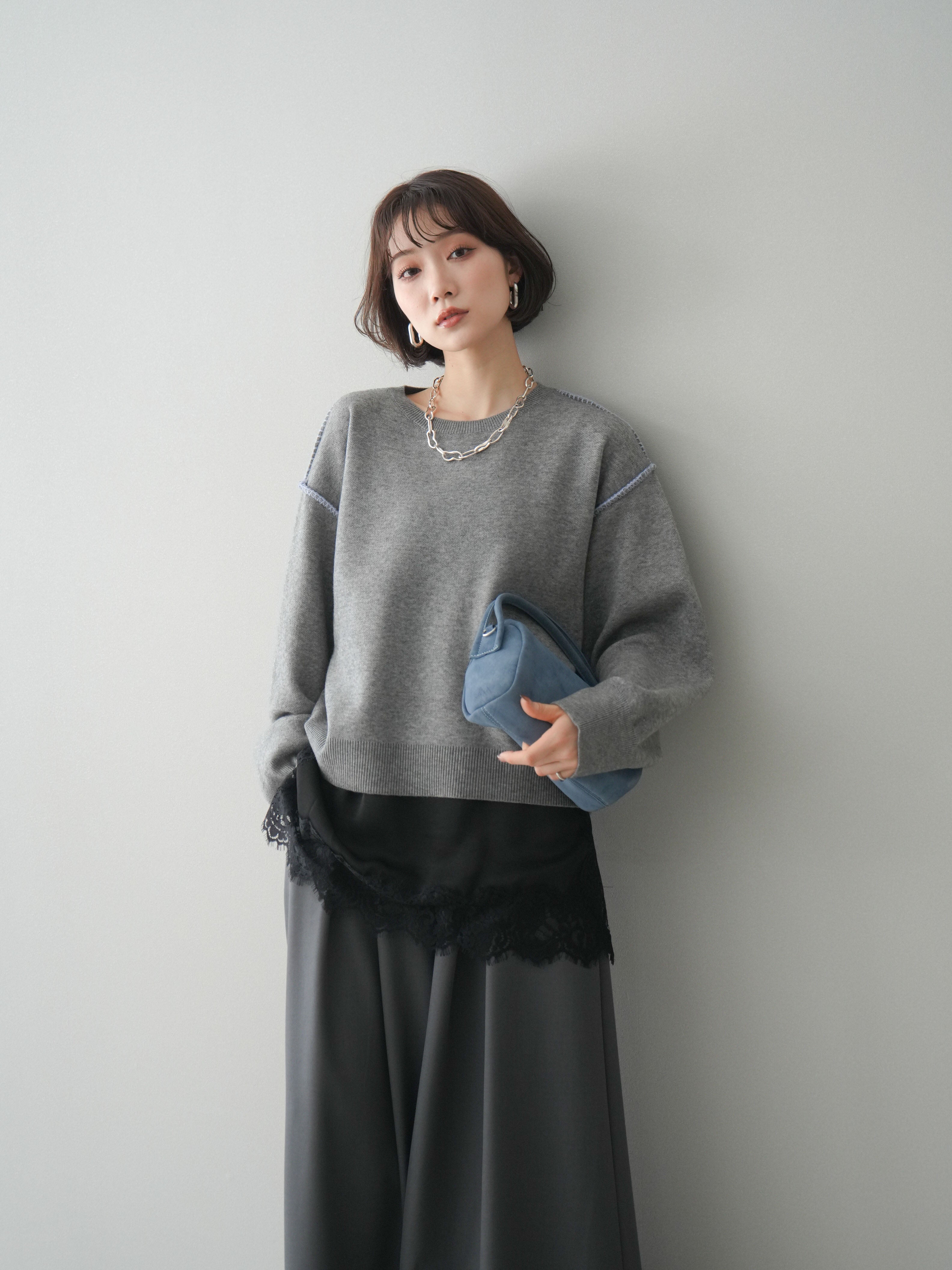予約]バックロゴ刺繍配色ステッチニットプルオーバー/gray – Lumier