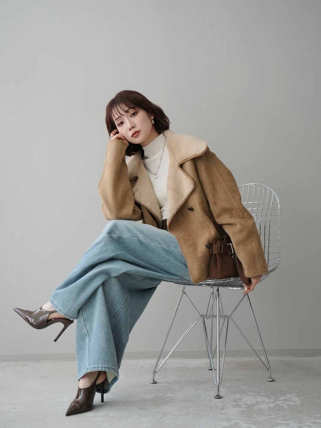 [SET]ムートンショートジャケット+袖ボタンボトルネックリブニットトップス+ベルト付裏起毛カーブデニムパンツ(3set)