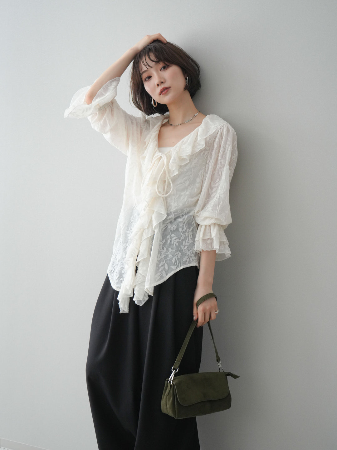 [予約]ラッフルレーススリットブラウス/ivory