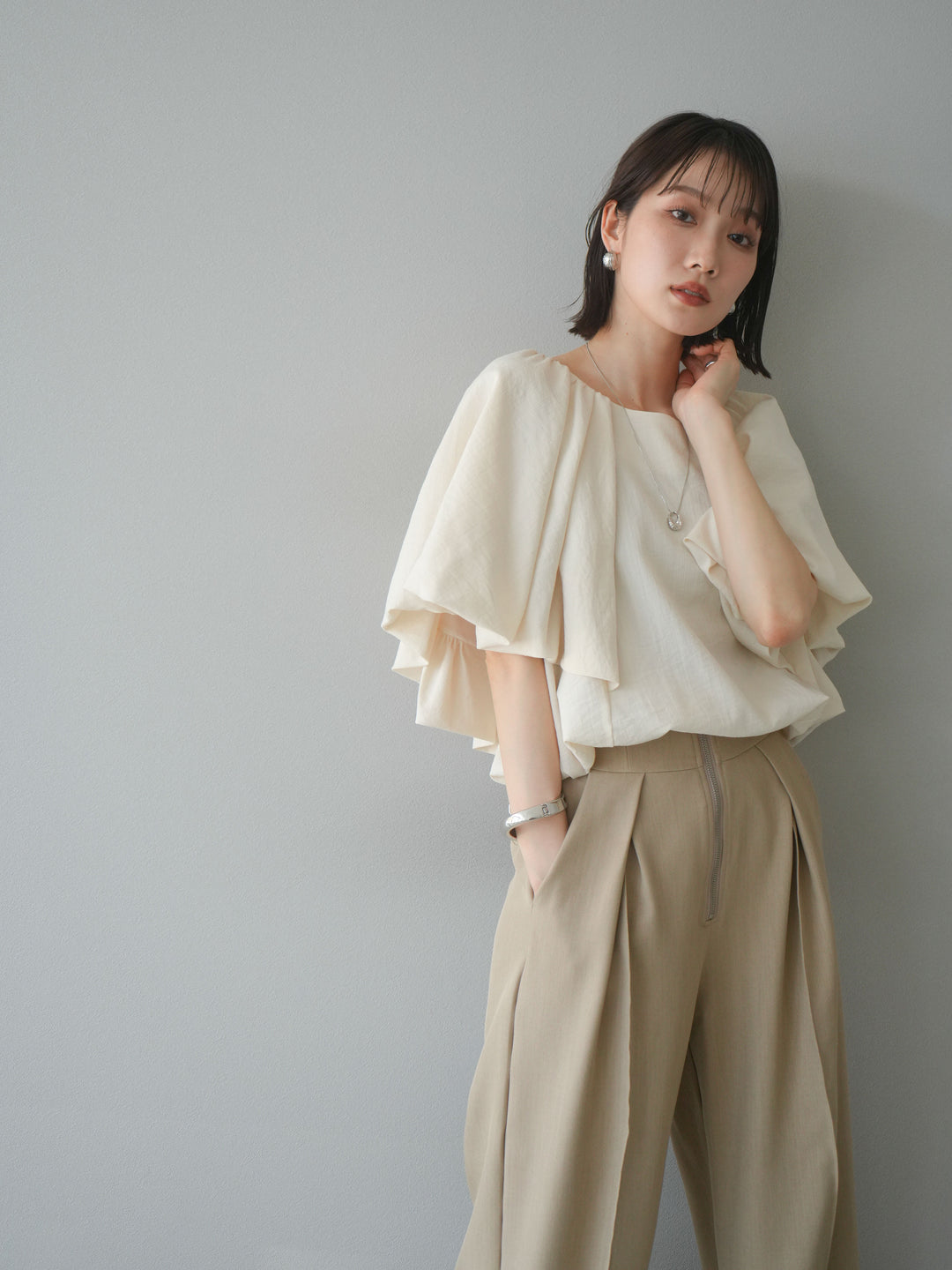 [SET] 燈籠袖褶襉設計上衣 + 拉鍊褶襉寬褲 (2 套)