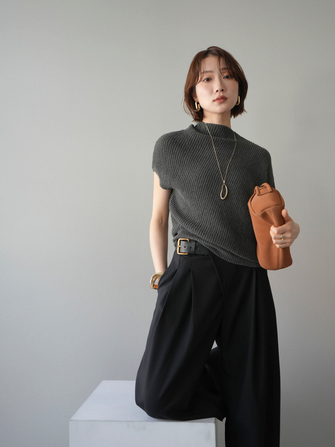 [SET]アシンメトリーローゲージニットトップス+アシンメトリーベルトタックワイドパンツ(2set)