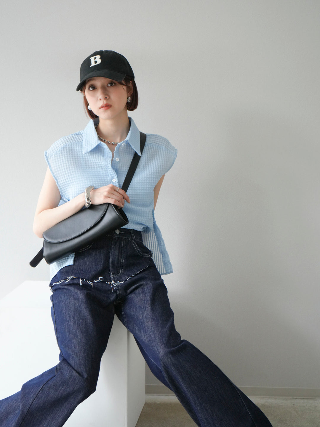 [SET] 透視格紋無袖襯衫 + 臀部設計牛仔褲（2 套）