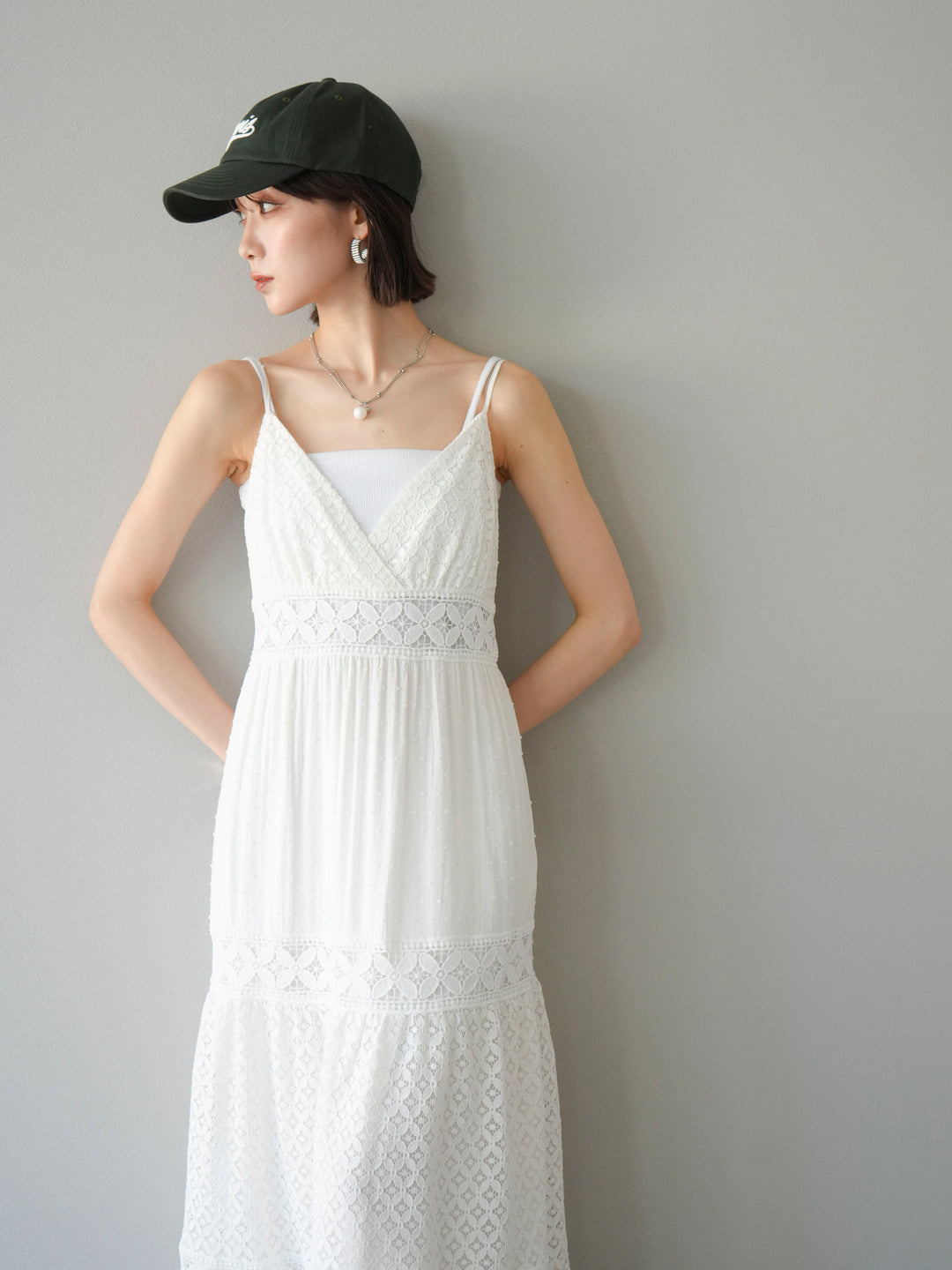 [SET] 蕾絲花邊吊帶裙+網紗羅紋罩杯吊帶背心（2件組）