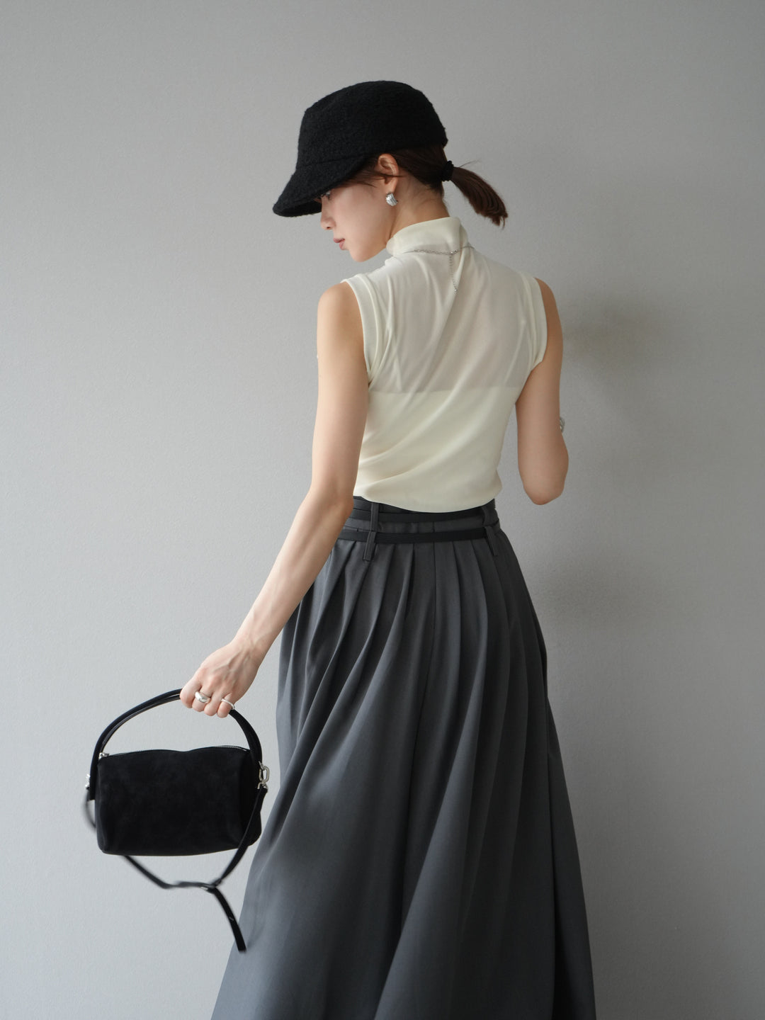 [SET]シアーベロアプチネックノースリーブトップス+エステルプリーツスリットスカート(2set)