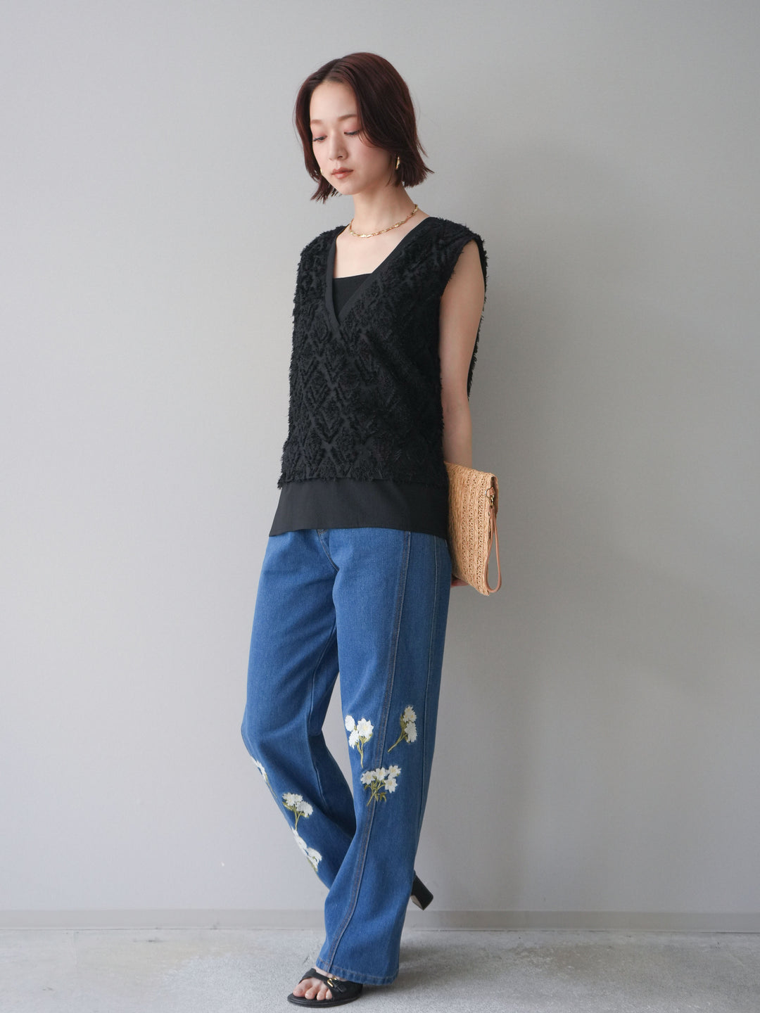 [SET]フリンジレイヤードVネックノースリーブ+フラワー刺繍ストレートデニム(2set)